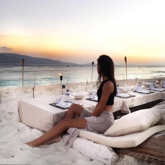 Evelina, posh lady, upscale courtesan companion in Bs.As and Punta del Este