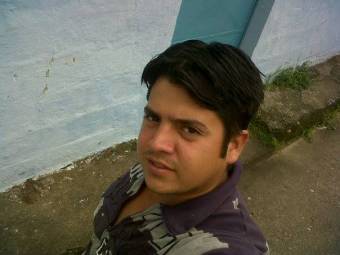 ALEJANDRO VALERO UN GAY MUY ACTIVO