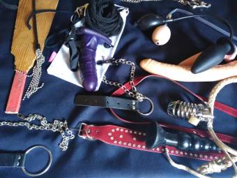 Bdsm dominatriz femdom sado  fetish scat strap-on dildo harness
