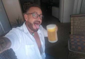 GAY muy salido tengo 25 cm de polla muy gay muy salido tengo 25 cm de polla muy gorda y dura!!Te voy a taladrar , activo y pasivo, quiero disfrutar es