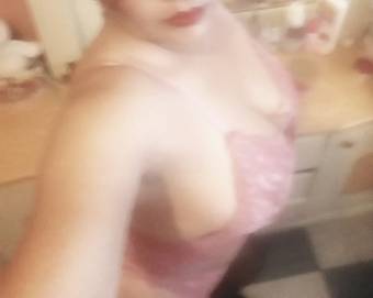 Soy Yuli  Tengo una lengua juguetona y tengo perrito