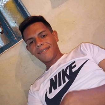 José Daniel Chico de 19 años ofrece servicios a personas Solventes en Valencia Atiendo en hoteles y domicilio DEPENDE la zonaEscribe y déjate complace