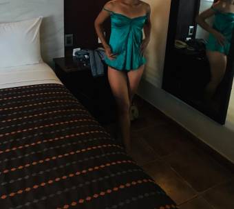 NICOL UNA MUJER HERMOSA Y APRETADITA