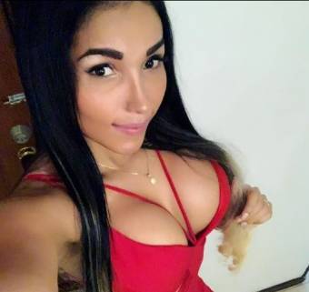 Tengo un cuerpo de escandalo. pecho (natural) / / / /