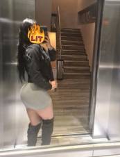 Una LINDA joven MUY NALGONA y ademas EXUBERANTE