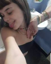 OFREZCO A MI NOVIA A OTROS HOMBRES