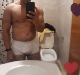 Soy yamir bien Dotado! Dispuesto a cumplir tus fantasías!