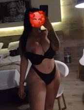 Disfruto tanto sentarme sobre ustedes con mi rico Culito...