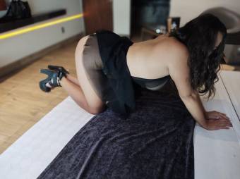 SOY UNA CHICA MUY EDUCADA CON GRANDES TETAS