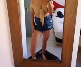 EMMA UNA NIÑA DULCE Y TIERNA PERO A LA VEZ PERVERTIDA Y CALIENTE