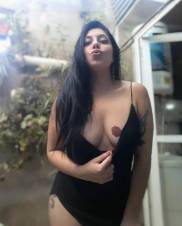 Jovencita llena de placer y lujuria