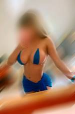 chava de cuerpo exuberante, busto grande y nalgona