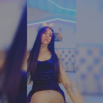 Bella chica trans súper sexi tattuada