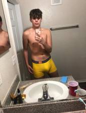 Macho dotado vergon dispuesto a complacerte y llenarte de placer