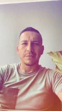 Chico activo para ellos