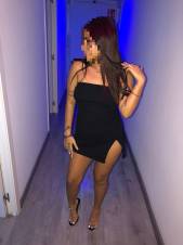 HOLA  MIS AMORES MI NOMBRE ES JULIANA UNA BELLA COLOMBIANA DE TAN SOLO 19 AÑOS QUE DESEA SALIR DE LA RUTINA Y PASAR UN GRAN MOMENTO AL LADO DE UN HOMB