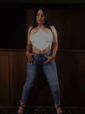 HOLA MIS AMORES SOY VIOLETA UNA COLOMBIANA DE 23 AÑOS ESTOY EN   BARCELONA ZONA CENTRO  ESTOY CON UNAS AMIGAS MUY GUAPAS  Y FIESTERAS,  NO DUDES EN LL