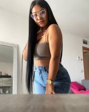 mia  Soy una colombiana de apenas 21 años que no duda en  hacer cosas nuevas y divertidas donde pueda aprender y disfrutar, si me puedes enseñar de e