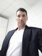 Acompañante masculino de mujeres VIP
