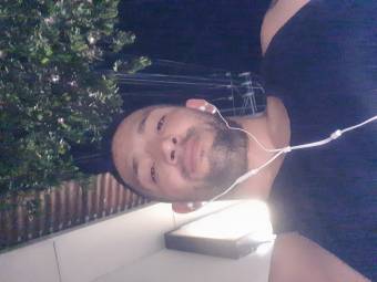 Mis manos esperando tocar tu piel 321-210-9651