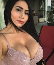 Rica puta tetona y culona