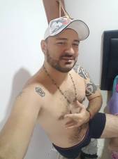 Lindo paisa con ganas de satisfacer tus fantasías.