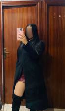 CHICA CON GRANDES CURVAS