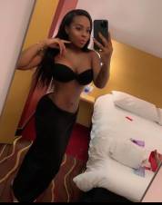 VIOLETA TIENE TREMENDO CUERPO