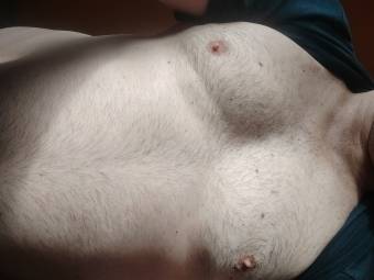 Mujer disfruta de relax y después de placer
