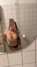 NIKOL HERMOSA Y ENCANTADORA RUBIA