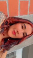 Latina joven, caliente y complaciente