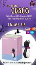 VIBRADOR SATISFYER MODELO PINGUINO NEGRO.  Vestido de gala con un elegante esmoquin, combina la revolucionaria tecnología  de Satisfyer con un diseño