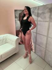 LAURA HERMOSA Y SUTIL