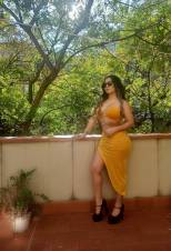 LATINA ARDIENTE Y CACHONDA