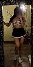 Linda y cariñosa jovencita masajista latina