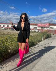 JOVEN UNIVERSITARIA LATINA