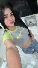 LATINA TRAVIESA Y JUGUETONA