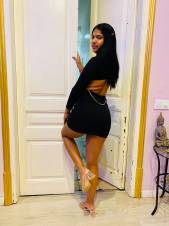 JOVEN LATINA ES UNA DELICIA