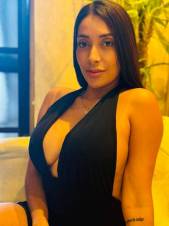 HERMOSA MUJER LATINA CON CURVAS DE INFARTO