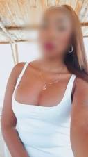 María latina y juguetona