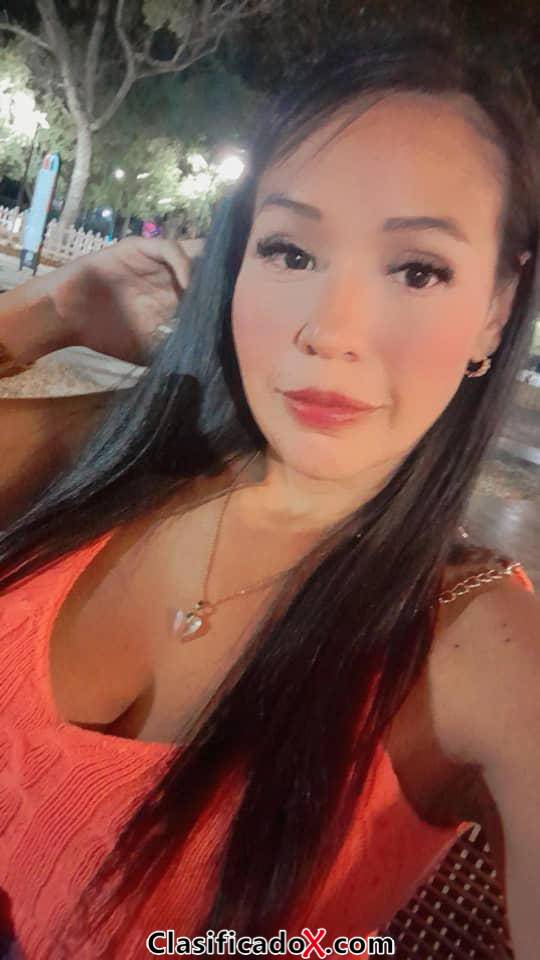 Latina fiestera sedienta de leche