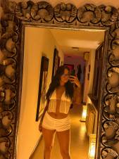 DELICADA Y MUY BELLA