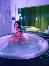 Soy una chica latina traviesa, juguetona y apasionada.