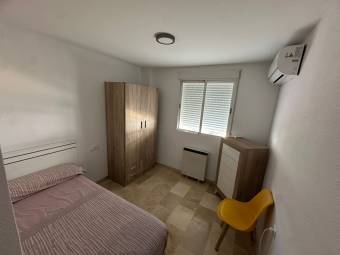 EN ARMILLA SE ALQUILA HABITACION PARA MUJER
