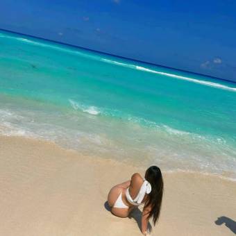 COLOMBIANA DE PASO POR VALENCIA