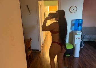 32.	Cada momento contigo se vuelve una mezcla dulce de deseo contenido