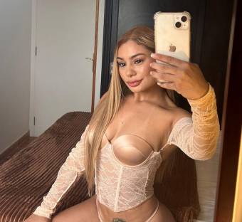 ISABELLA GUAPISIMA RUBIA UNA DIOSA - ARRECIFE LANZROTE - POCOS DIAS