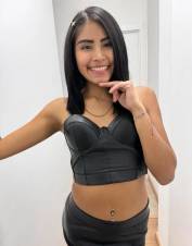 JOVENCITA ARDIENTE DE BUENAS CURVAS CON GANAS DE FOLLAR