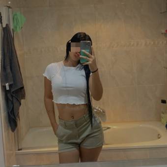 (i) JOVENCITA MUY ANIMADA Y JUGUETONA