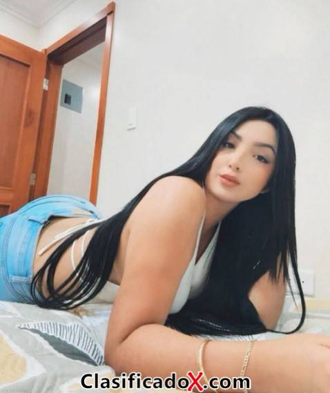 / / / / Jovencita muy tetona y complaciente, / / / /